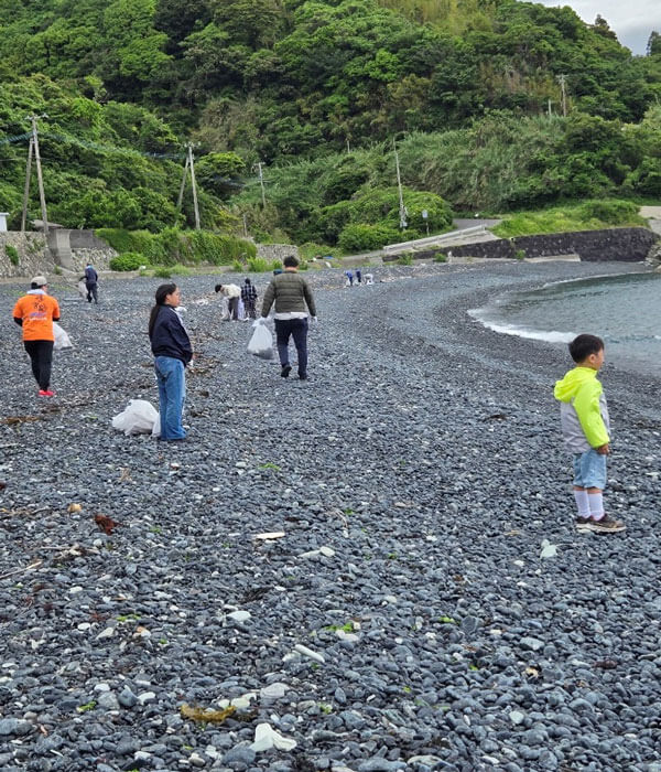 Coastal cleanup activity