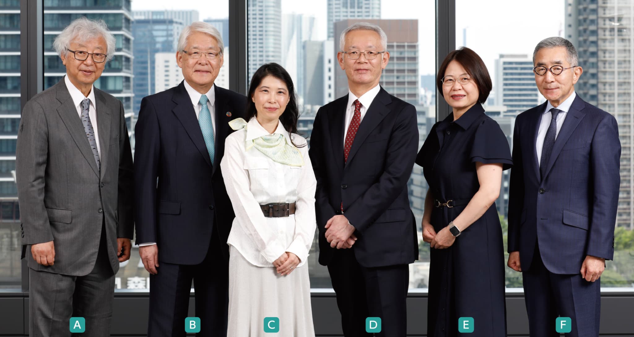 社外取締役5名と村山会長